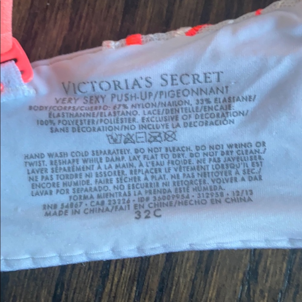 Victoria Secret Bra - Picture 2 of 2